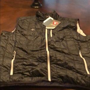 Cutter and Buck primaloft packable vest